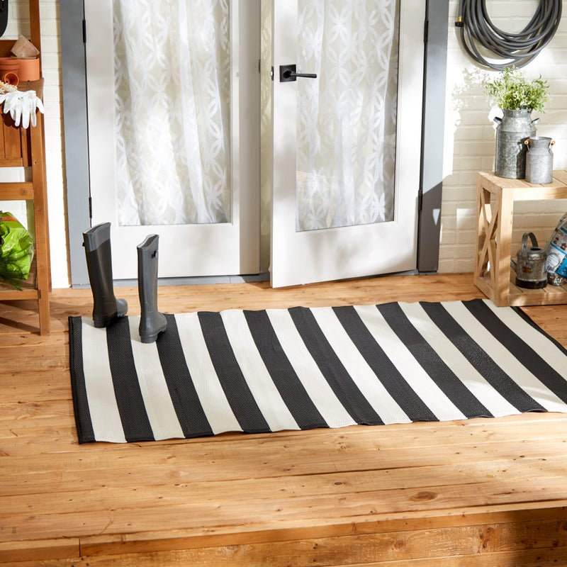 DII Outdoor Rug Collection Reversible Woven Polypropylene Plastic Straw Mat, 4x6-Feet, Black & White - Image 1
